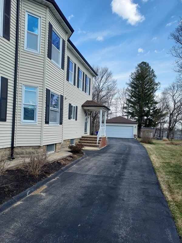 Building Photo - 65 Vaillancourt St