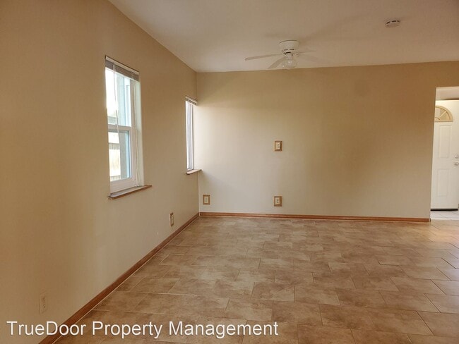 Building Photo - 1 br, 1 bath House - 631 W. Almond Ave A