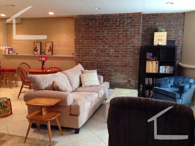 Foto del edificio - Huge 4 bed in Allston