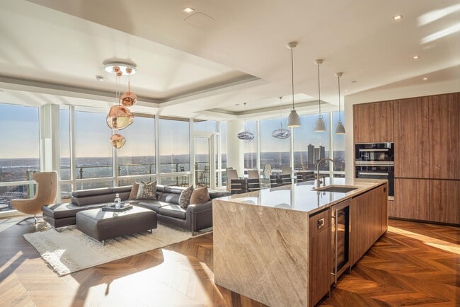 Foto del edificio - 300 International Drive