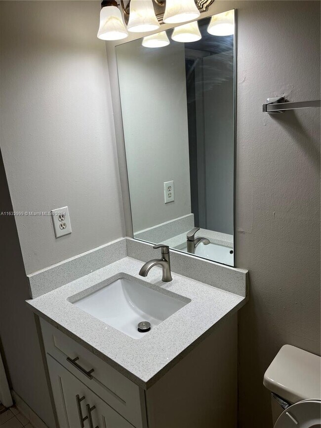 Building Photo - 617 Meadows Cir