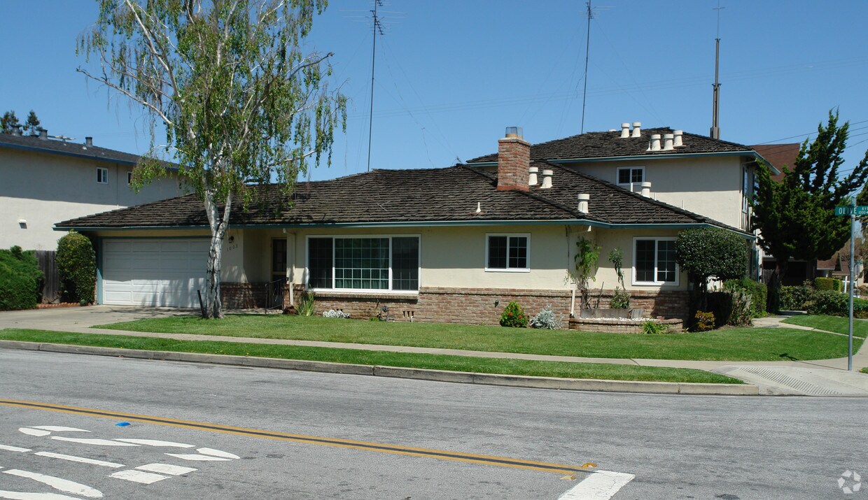 Primary Photo - 1003 El Camino Real