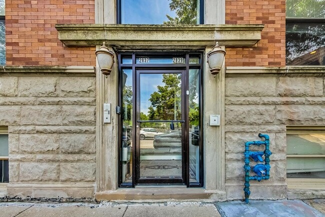 Building Photo - 2839 W Cortez St