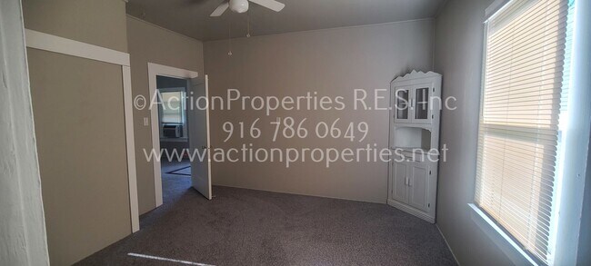 Foto del edificio - Updated 2 Bedroom 1 Bathroom, New Paint an...