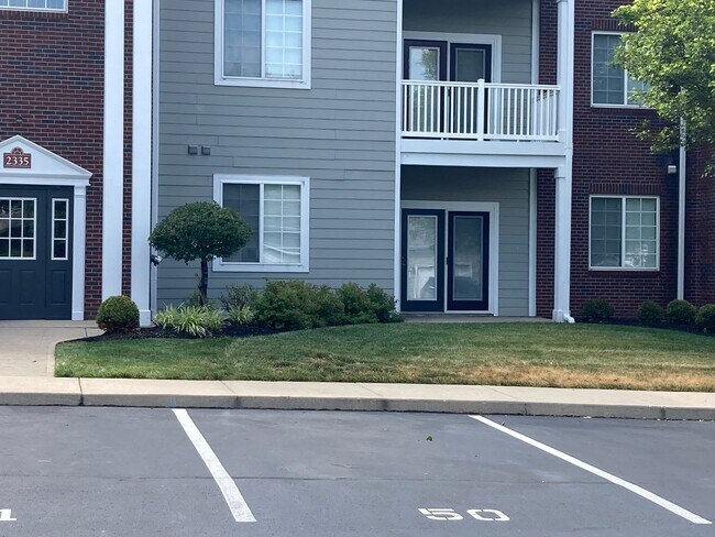 Building Photo - 2 Bedroom, 2 Bath Beautiful Condo in Fairborn