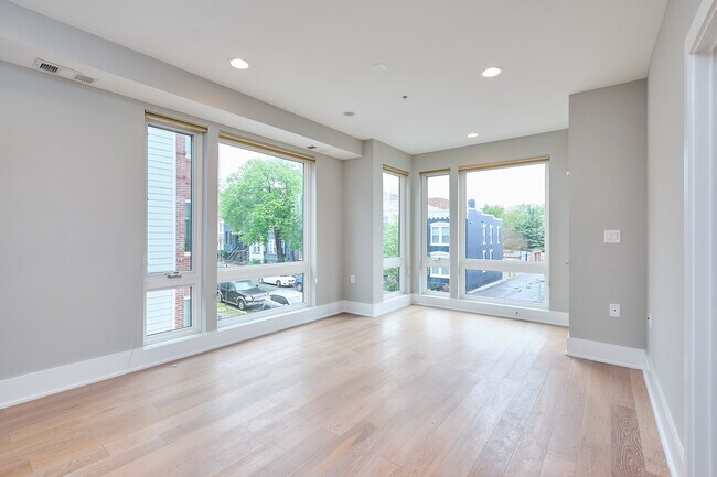 Building Photo - 1112 Montello Ave NE