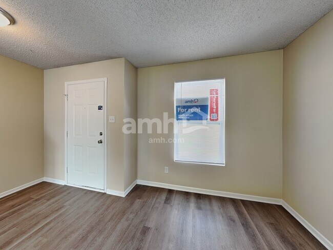 Foto del edificio - 8327 Wanda Lake Dr