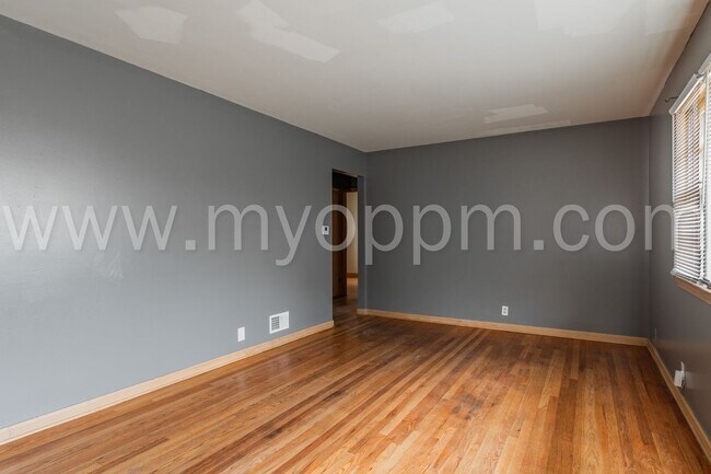 Foto del edificio - Beautiful 3 Bedroom / 2 Bathroom Home | Fl...
