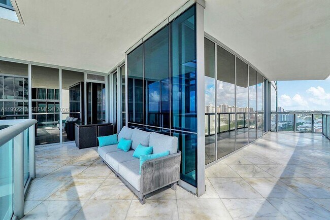 Foto del edificio - 17121 Collins Ave
