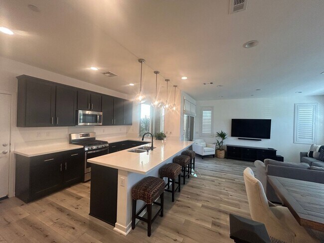 Foto del edificio - 4232 Powell Wy