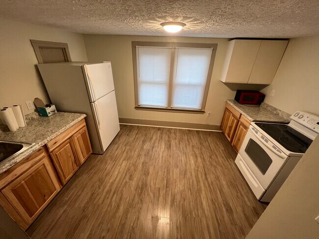 Foto del edificio - 5200 Elk River Rd N
