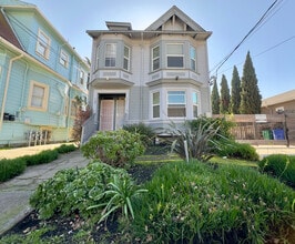 Building Photo - 711 32nd St