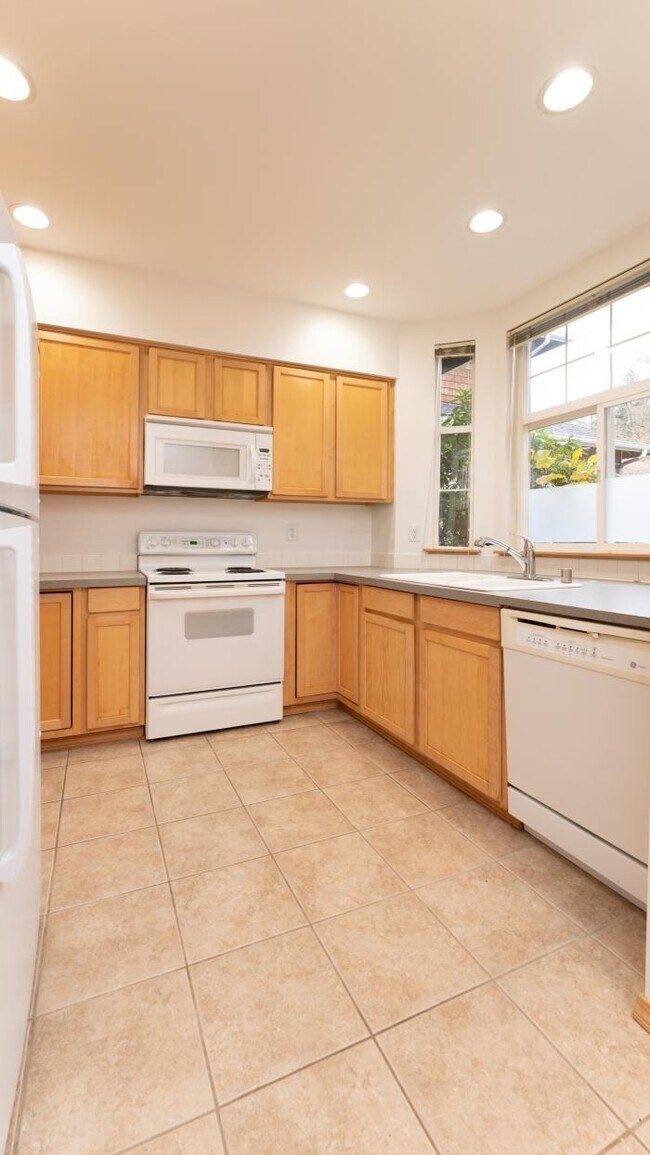 Foto del edificio - 2 bedroom in Edmonds WA 98026