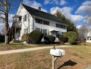 Building Photo - 975 S Main St