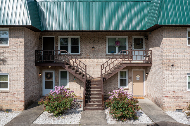 Garden-Style Unit Entrances - White Hall Apartments