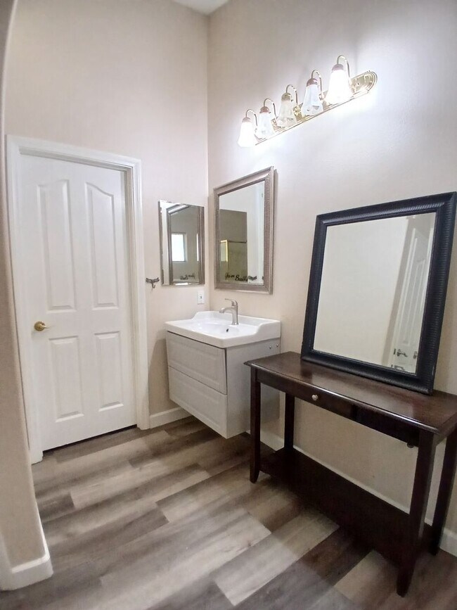Building Photo - Spacious Modern Studio – Fully Furnished &...