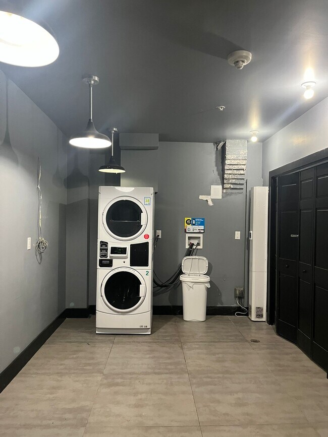 Foto del edificio - 610 Communipaw Ave