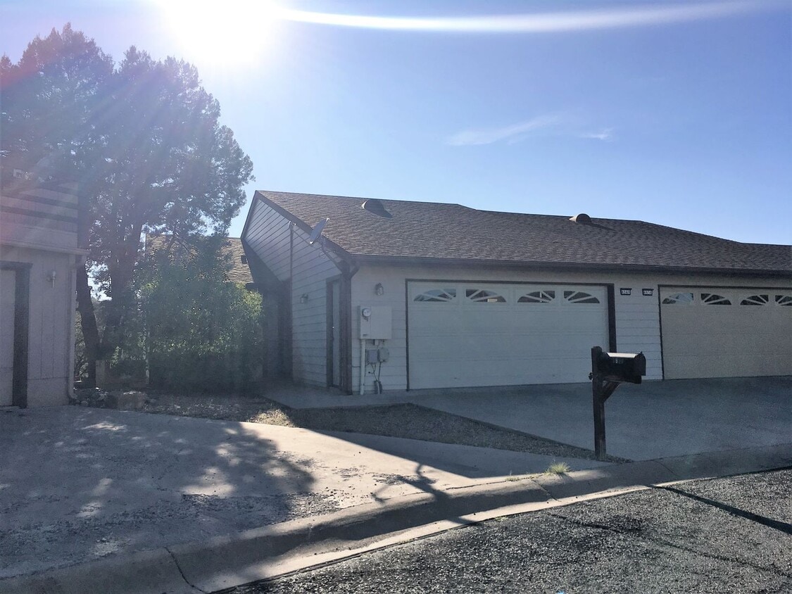 Primary Photo - 4940 Summit Cir