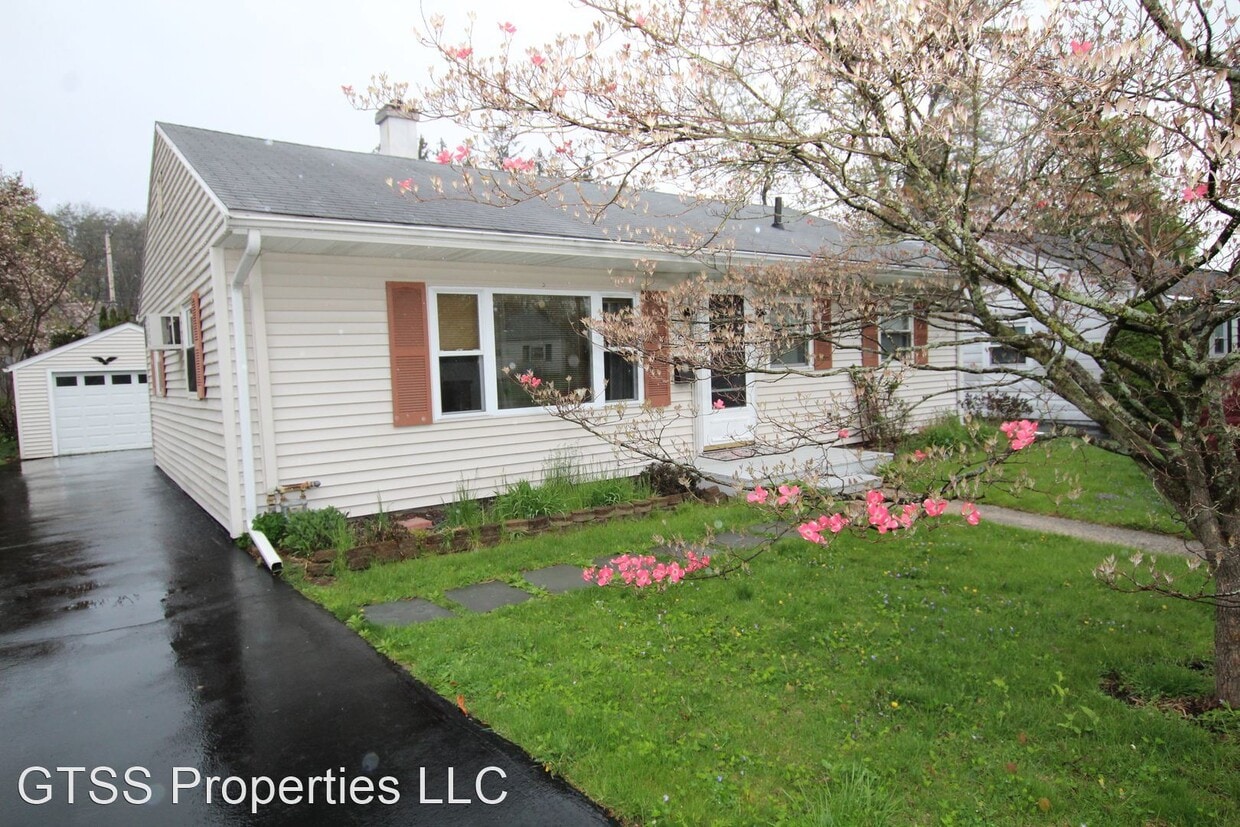 Primary Photo - 3 br, 1 bath House - 25 Browning Terrace