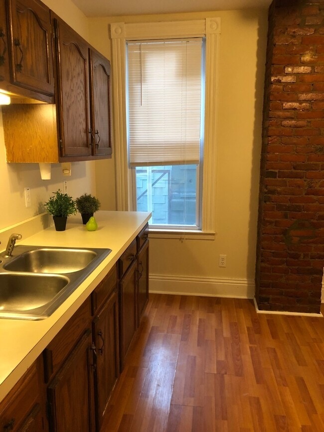 Building Photo - 236 Green St