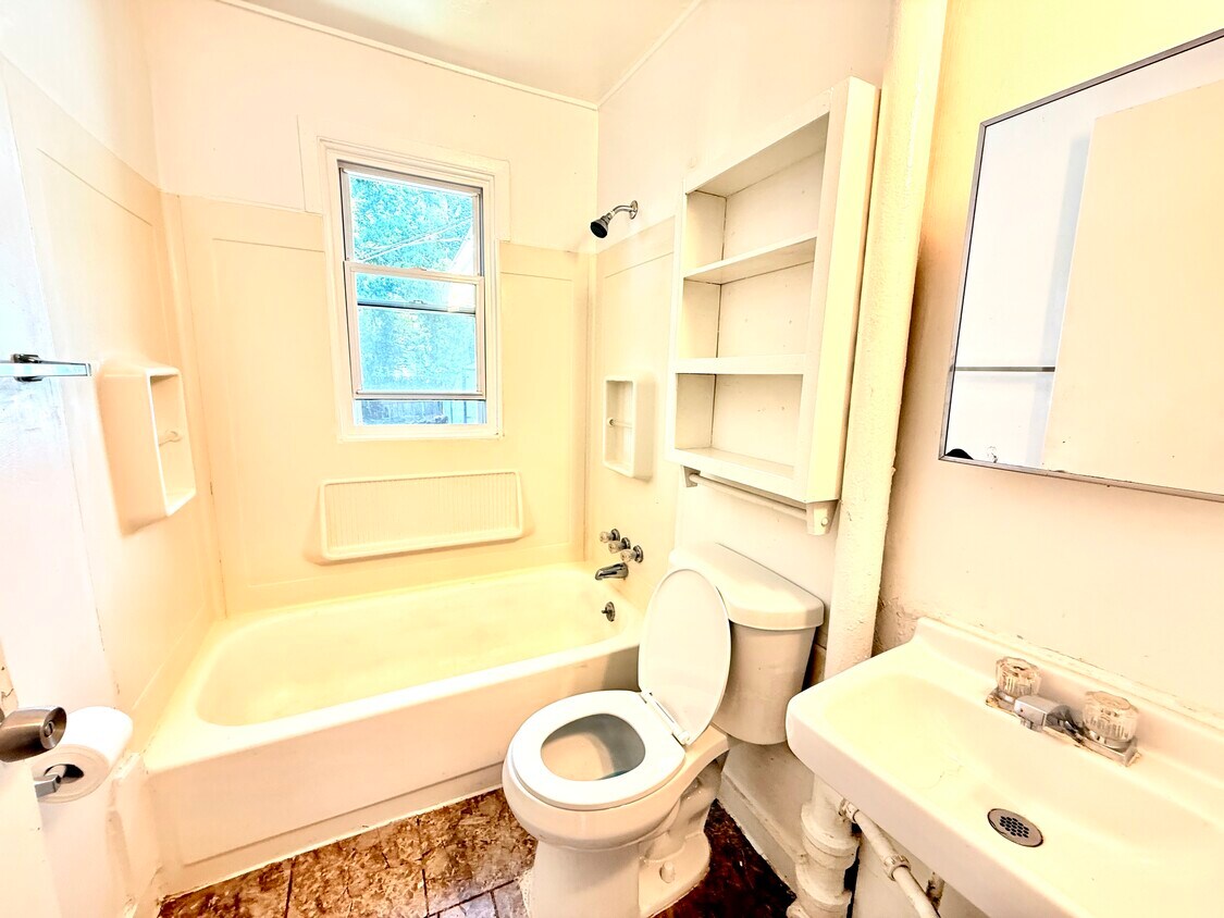 Foto principal - 20525 Woodward St