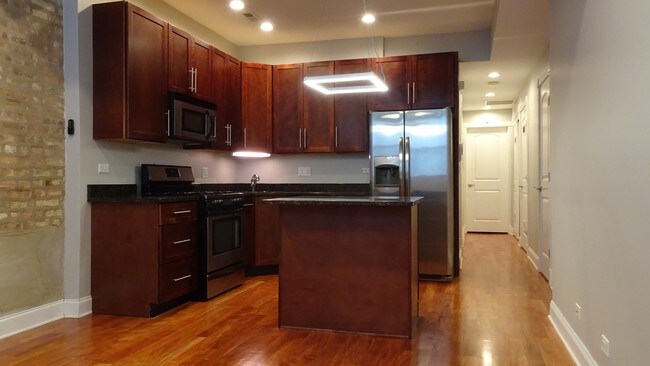 Building Photo - 2048 W Hood Ave