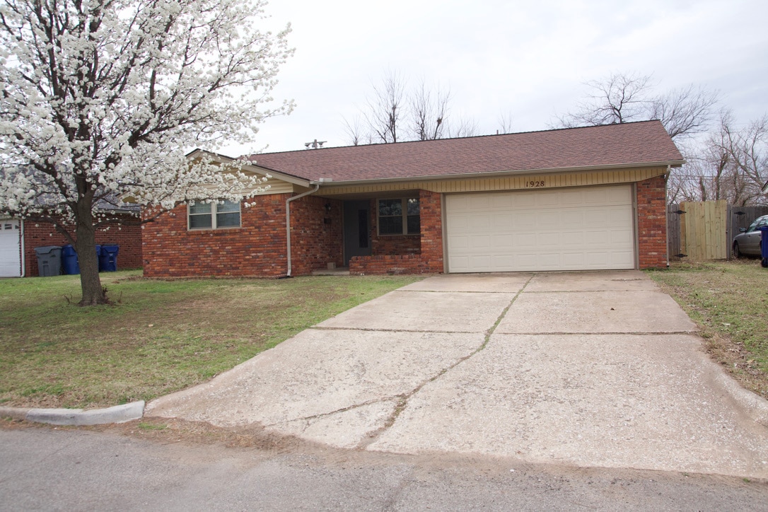 1928 Lanesboro Dr, The Village, OK 73120 House Rental in The Village