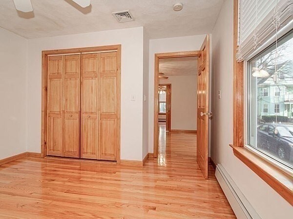 Foto del edificio - 24 Burnside Ave