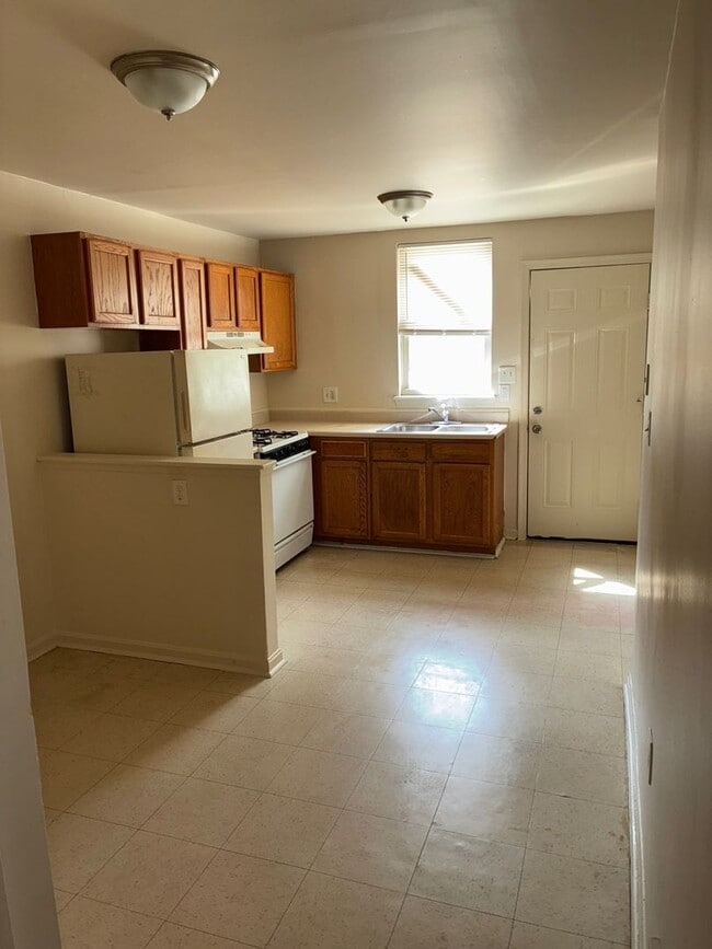 Building Photo - 428 S Gilmor St