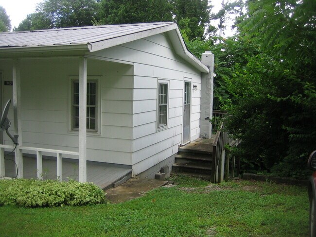 Building Photo - 740 Reservoir Rd