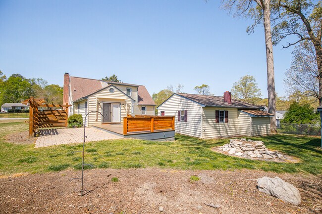 Foto del edificio - 421 Evanrude Ln