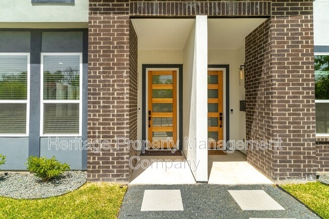 Foto del edificio - 719 Eleanor Ave