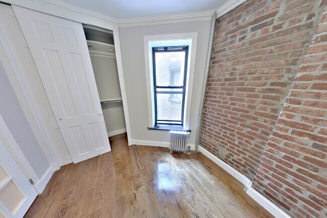 Foto del edificio - 120 E 102nd St