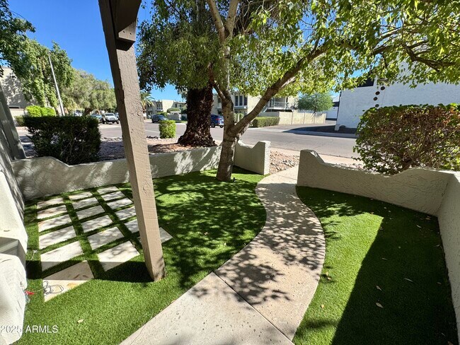 Foto del edificio - 4860 N 73rd St
