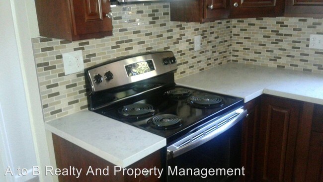 Foto del edificio - 2 br, 1 bath Apartment - 2247 Cecil Ave