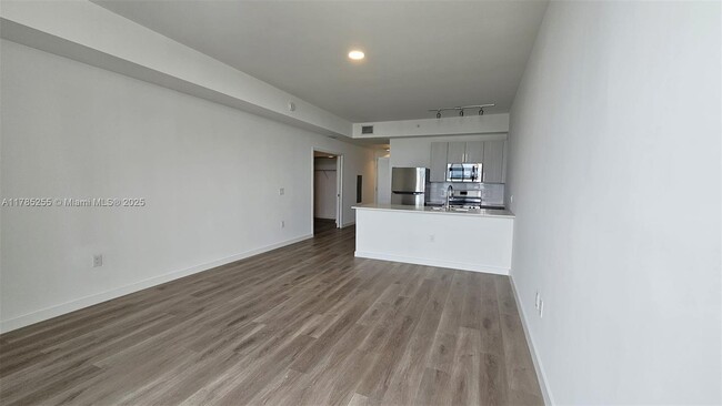 Building Photo - 1642 NE 1st Ave