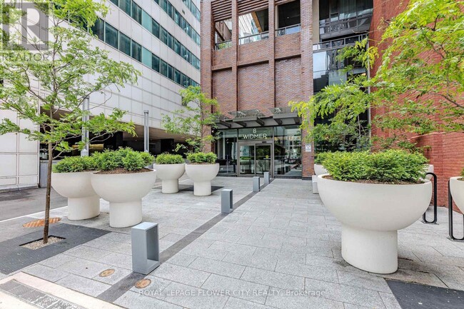 Building Photo - 8 Widmer St