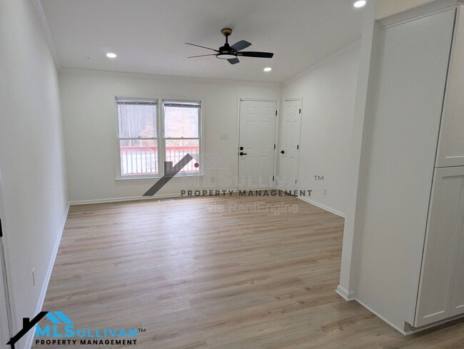 Building Photo - 5802 Lillie Dr