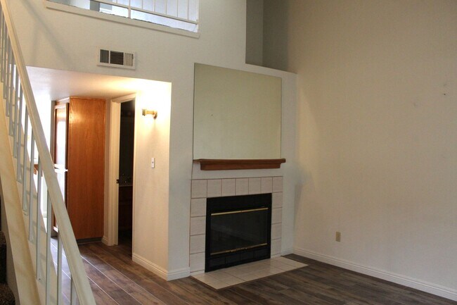 Foto del edificio - One Bedroom for Rent Southwest Bakersfield Gated Community