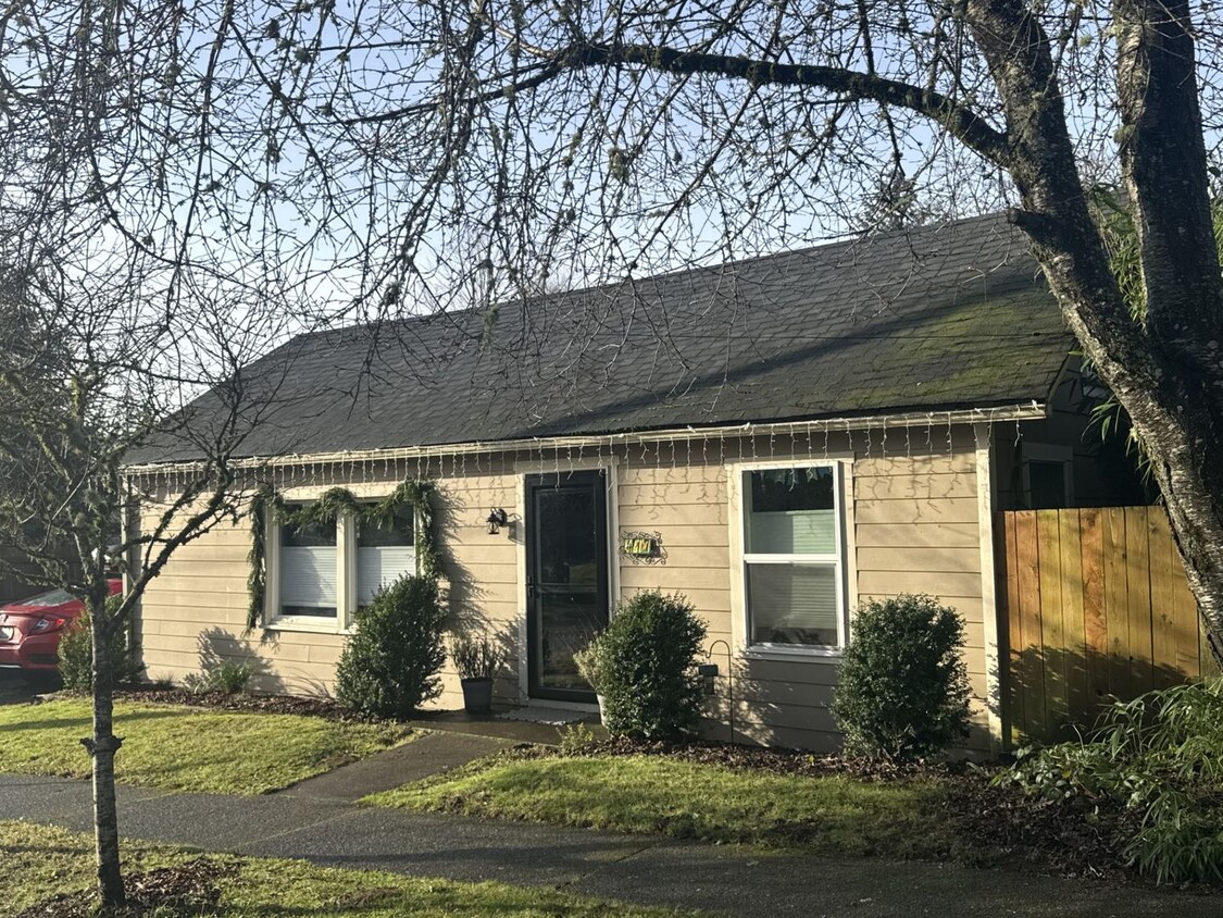 Foto principal - Adorable 2 Bed/1 Bath Bungalow in Olympia