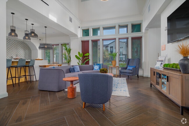 Lujosa sala de estar con HDTV - The Scott at Medio Creek