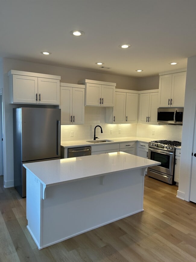 Photo - 1623 W Stone St House