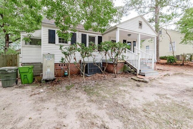 Building Photo - 1/2 Month Free with a Signed Lease by Sept...