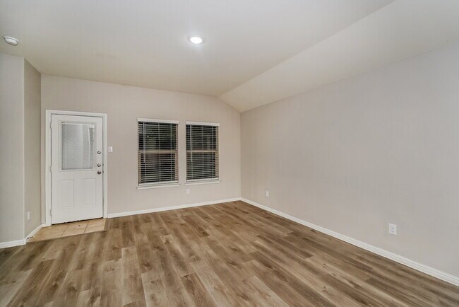 Foto del edificio - 679 Johnson Dr