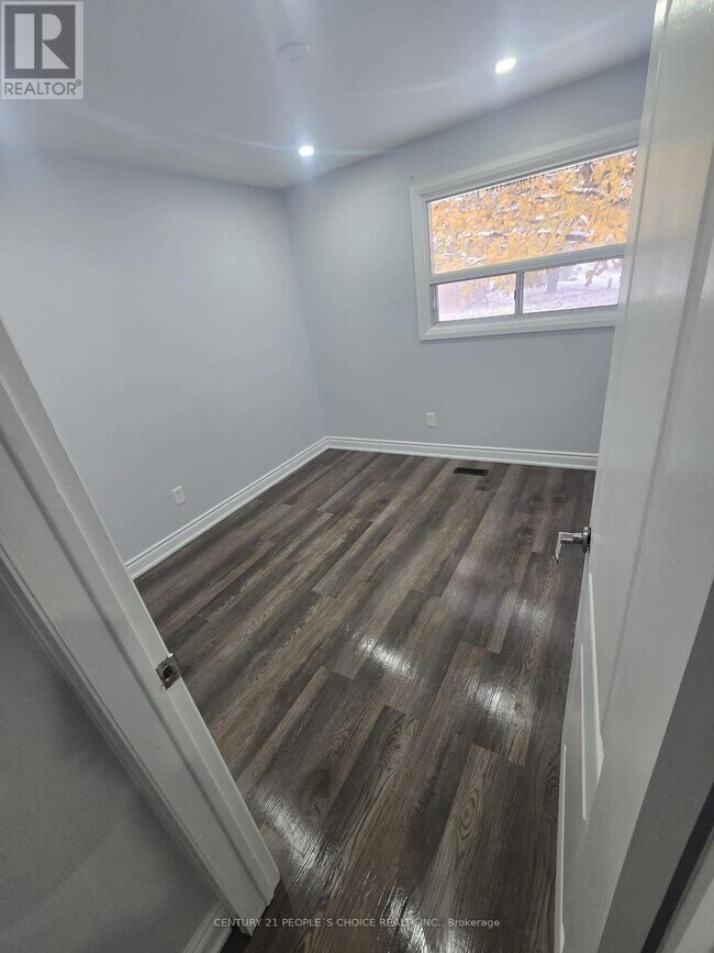 Building Photo - 21 Moore St