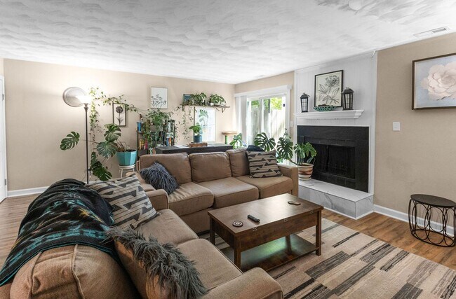 Foto del edificio - 3 Bed 1.5 Bath Townhouse for Rent in Chesapeake!