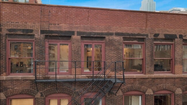 Building Photo - 711 S Dearborn St