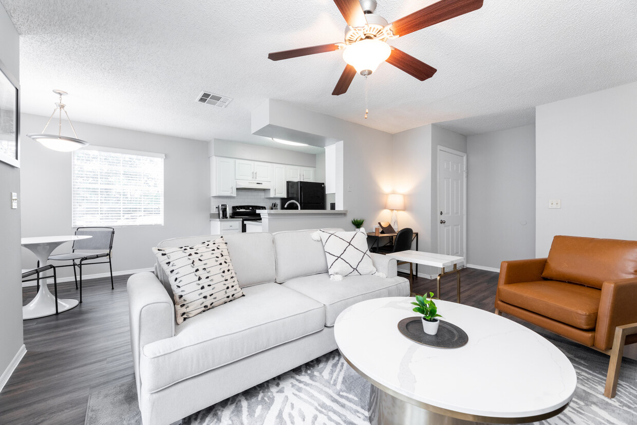 Foto principal - 1450 Sunshadow Dr