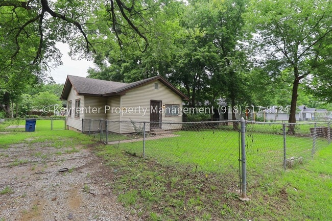 Building Photo - 2 Bed | 1 Bath | Large Backyard | Tulsa