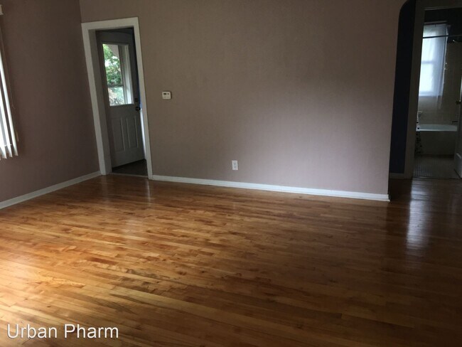 Building Photo - 3 br, 1 bath House - 658 Wolverine NE